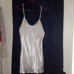 Dentelle short bridal night gown